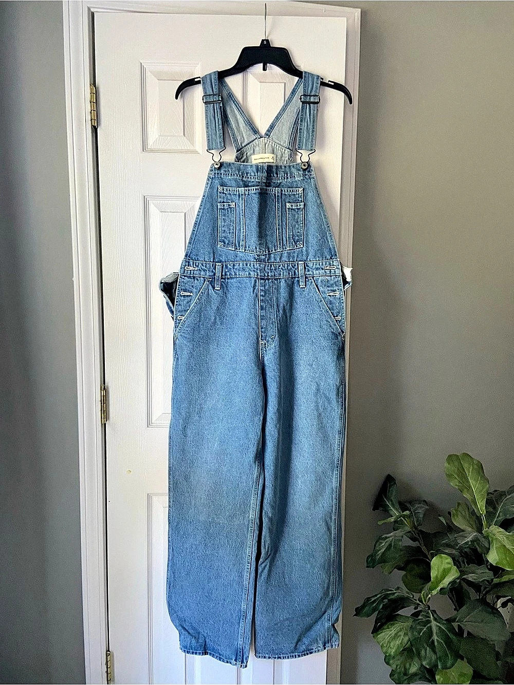 Abercrombie & Fitch Light Wash Denim Overalls in Blue Size Medium (8)